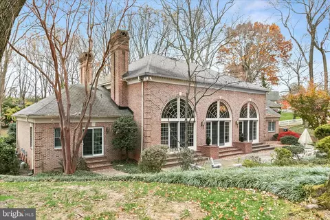 Exterior - 949 Bellview Rd, Mclean, VA 22102 photo 4 of 8