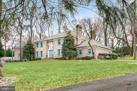 Exterior - 949 Bellview Rd, Mclean, VA 22102 photo 3 of 8