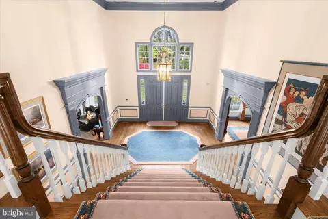 Entry Way - 949 Bellview Rd, Mclean, VA 22102 photo 3 of 6