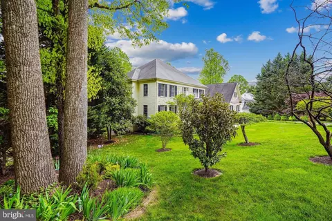 Exterior - 8020 Pohick Rd, Springfield, VA 22153 photo 2 of 8
