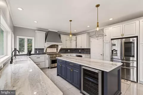 Kitchen - 8020 Pohick Rd, Springfield, VA 22153 photo 4 of 7