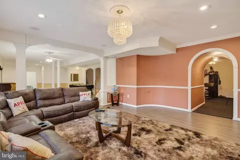 Living - 8020 Pohick Rd, Springfield, VA 22153 photo 3 of 4