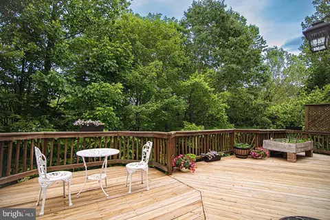 Exterior - 8020 Pohick Rd, Springfield, VA 22153 photo 5 of 8