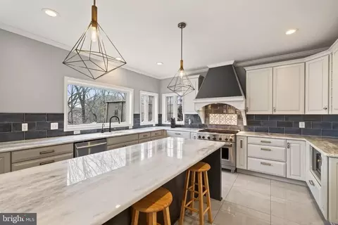 Kitchen - 8020 Pohick Rd, Springfield, VA 22153 photo 6 of 7