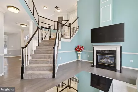 Entry Way - 8020 Pohick Rd, Springfield, VA 22153 photo 8 of 9
