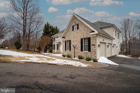 Exterior - 8020 Pohick Rd, Springfield, VA 22153 photo 7 of 8