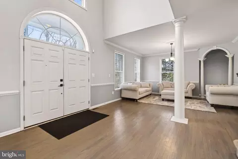 Entry Way - 8020 Pohick Rd, Springfield, VA 22153 photo 2 of 9