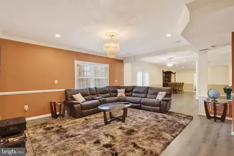 Living - 8020 Pohick Rd, Springfield, VA 22153 photo 2 of 4
