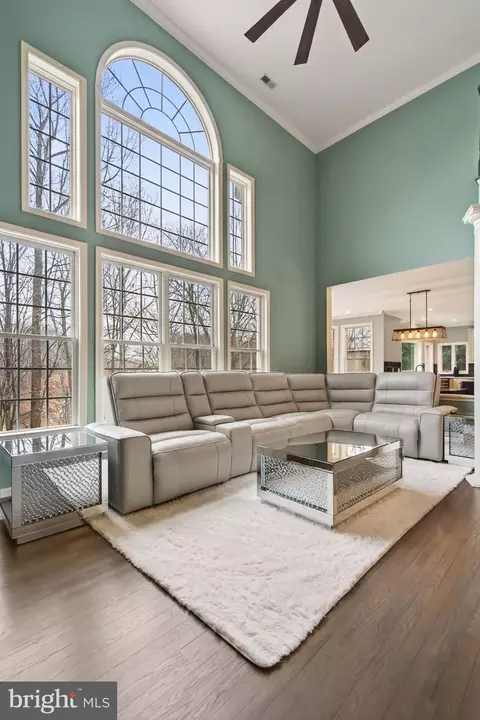 Living - 8020 Pohick Rd, Springfield, VA 22153 photo 1 of 4