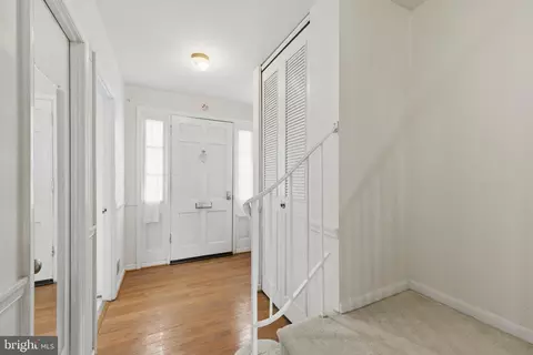 Entry Way - 7227 Evanston Rd, Springfield, VA 22150 photo 2 of 5