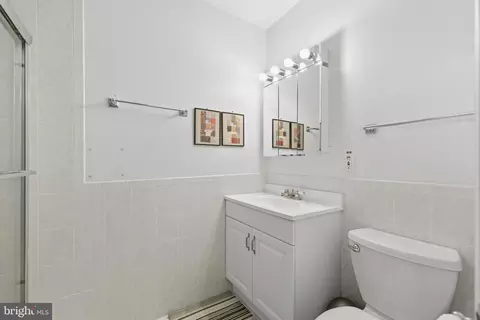 Bath - 7227 Evanston Rd, Springfield, VA 22150 photo 3 of 5