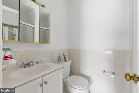 Bath - 7227 Evanston Rd, Springfield, VA 22150 photo 2 of 5