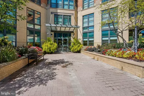 1830 Fountain Dr #1006, Reston, VA 20190