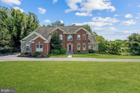 6975 Idylwood Rd, Falls Church, VA 22043