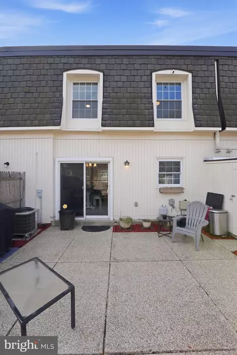 Exterior - 8142 Carrleigh Pkwy #126, Springfield, VA 22152 photo 2 of 4