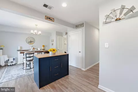 Entry Way - 8142 Carrleigh Pkwy #126, Springfield, VA 22152 photo 5 of 5
