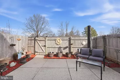 Exterior - 8142 Carrleigh Pkwy #126, Springfield, VA 22152 photo 3 of 4