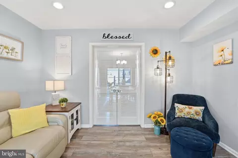 Entry Way - 8142 Carrleigh Pkwy #126, Springfield, VA 22152 photo 3 of 5