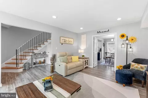 Entry Way - 8142 Carrleigh Pkwy #126, Springfield, VA 22152 photo 2 of 5