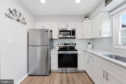 Kitchen - 8142 Carrleigh Pkwy #126, Springfield, VA 22152 photo 2 of 2