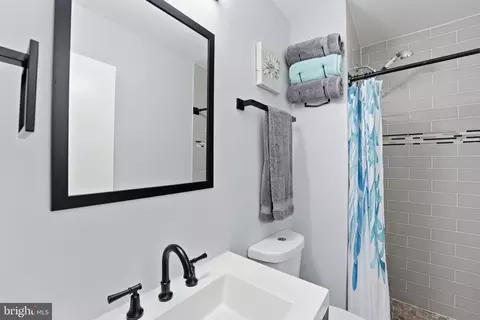 Bath - 8142 Carrleigh Pkwy #126, Springfield, VA 22152 photo 2 of 3
