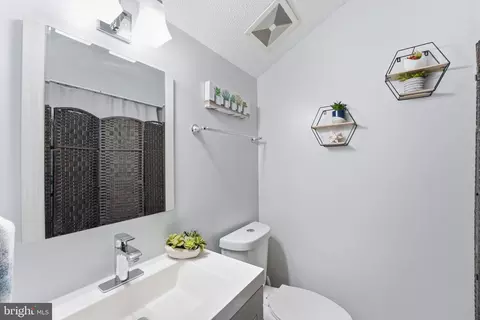 Bath - 8142 Carrleigh Pkwy #126, Springfield, VA 22152 photo 1 of 3