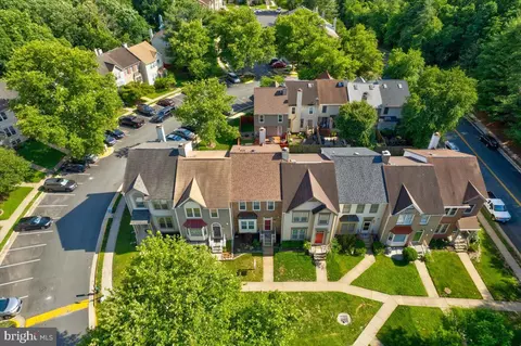 View/Area - 6940 Compton Ln, Centreville, VA 20121 photo 2 of 9