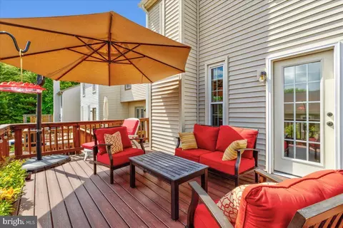 Exterior - 6940 Compton Ln, Centreville, VA 20121 photo 2 of 15