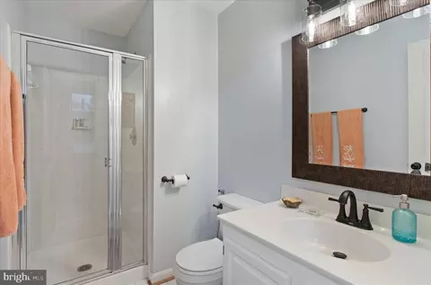 Bath - 6940 Compton Ln, Centreville, VA 20121 photo 7 of 8