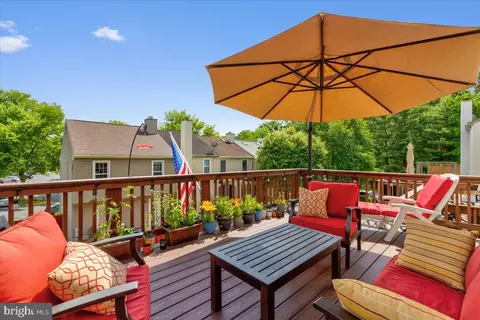 Exterior - 6940 Compton Ln, Centreville, VA 20121 photo 3 of 15