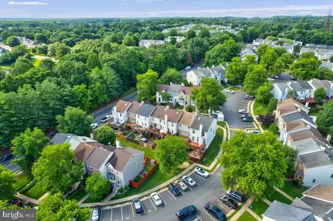 View/Area - 6940 Compton Ln, Centreville, VA 20121 photo 5 of 9