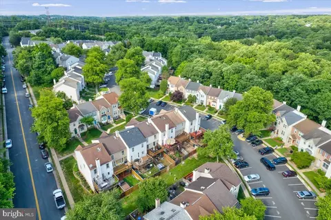 View/Area - 6940 Compton Ln, Centreville, VA 20121 photo 7 of 9