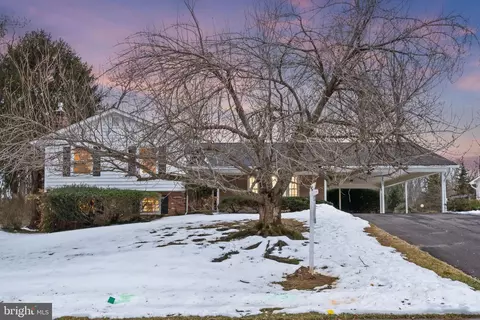6627 Kennedy Ln, Falls Church, VA 22042