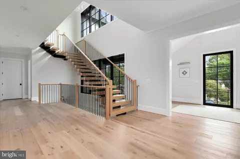 Entry Way - 1446 Cola Dr, Mclean, VA 22101 photo 6 of 10