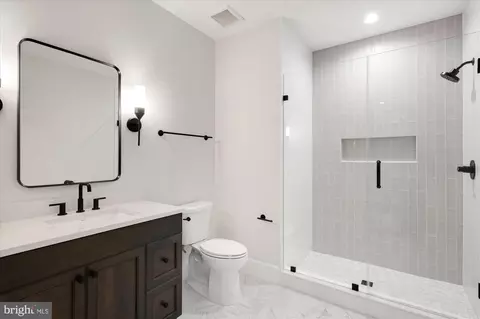 Bath - 1446 Cola Dr, Mclean, VA 22101 photo 10 of 10