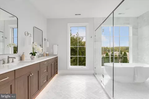 Bath - 1446 Cola Dr, Mclean, VA 22101 photo 2 of 10