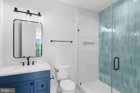 Bath - 1446 Cola Dr, Mclean, VA 22101 photo 6 of 10
