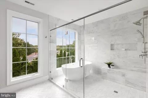 Bath - 1446 Cola Dr, Mclean, VA 22101 photo 5 of 10