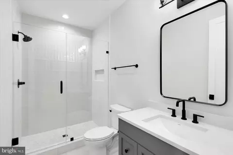 Bath - 1446 Cola Dr, Mclean, VA 22101 photo 8 of 10