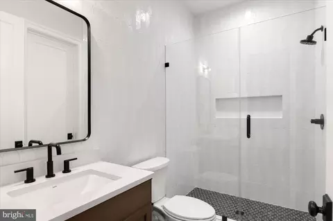 Bath - 1446 Cola Dr, Mclean, VA 22101 photo 9 of 10