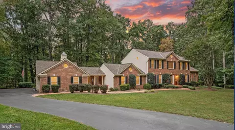 6220 Winslow Ct, Fairfax Station, VA 22039