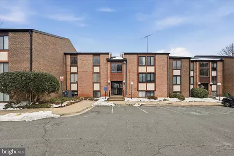 3109 Buccaneer Ct #001, Fairfax, VA 22031