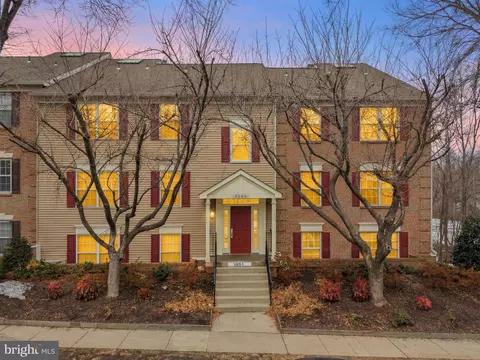 3804 Green Ridge Ct #301, Fairfax, VA 22033