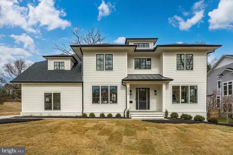6804 Montour Dr, Falls Church, VA 22043