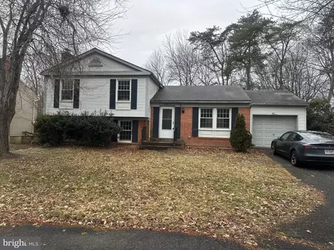 12637 Etruscan Dr, Herndon, VA 20171