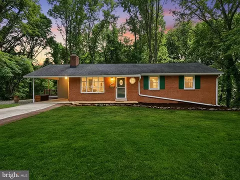 5236 Ampthill Dr, Alexandria, VA 22312