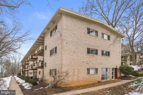 4361 Americana Dr #A, Annandale, VA 22003