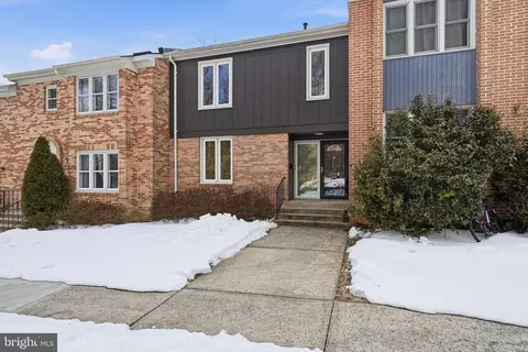 8309 Highcliffe Ct, Annandale, VA 22003