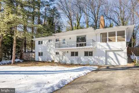 7213 Calamo St, Springfield, VA 22150