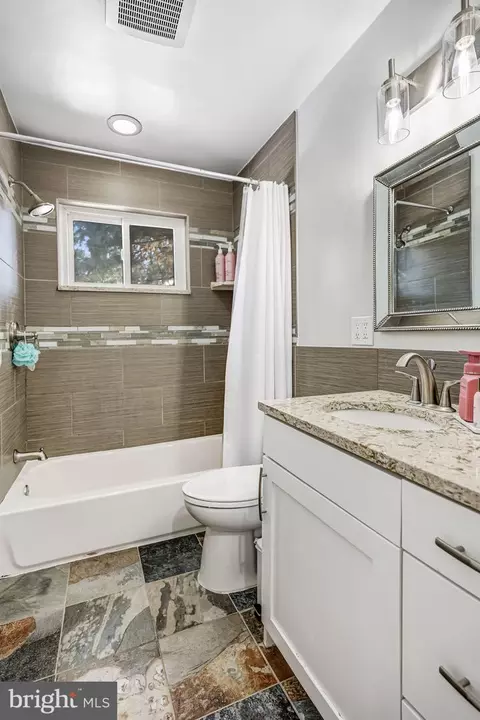 Bath - 7213 Calamo St, Springfield, VA 22150 photo 4 of 5